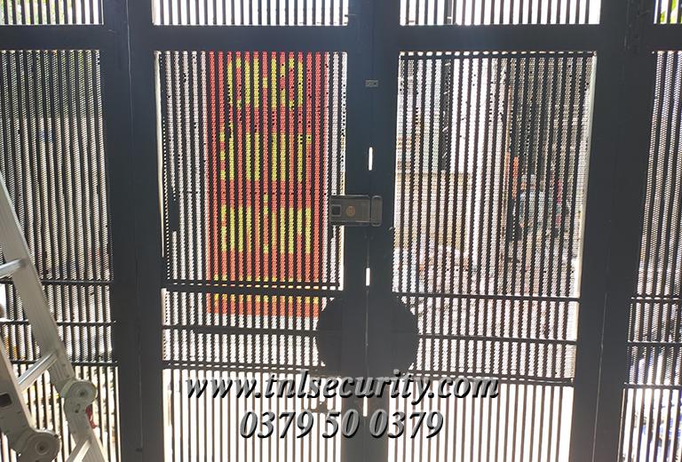 lap-khoa-cua-dien-tu-cho-nha-rieng-tai-quan-11